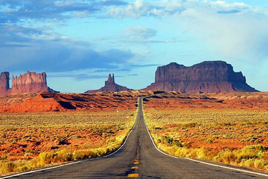 Carretera hacia Monument Valley - Soulcamper